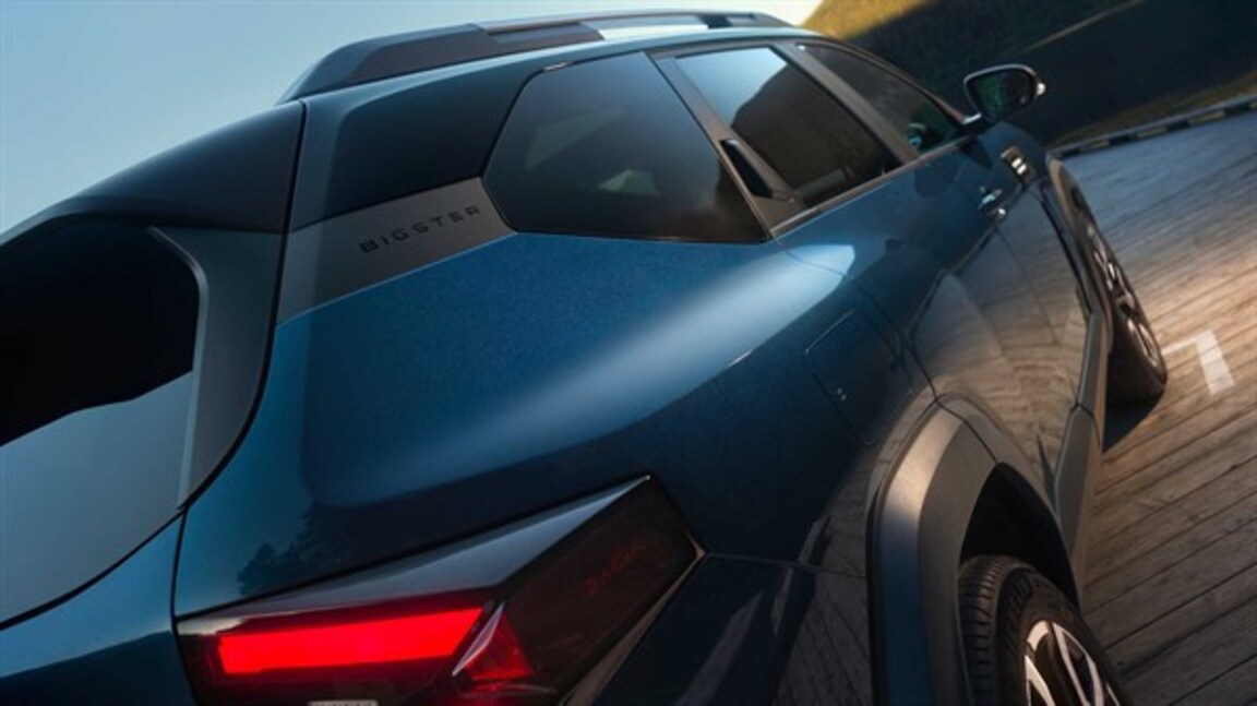 Eksklusiivne indigosinine värv ja säravmust katus     