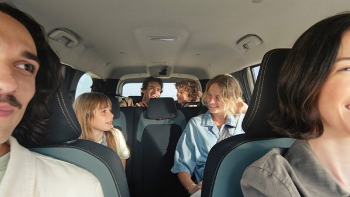 paindlik interjööri seadistus ja 7 mugavat istet