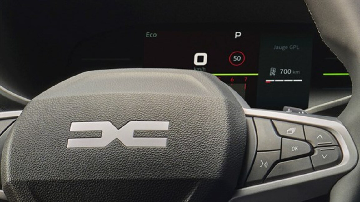 7-tolline digitaalne instrumendiklaster