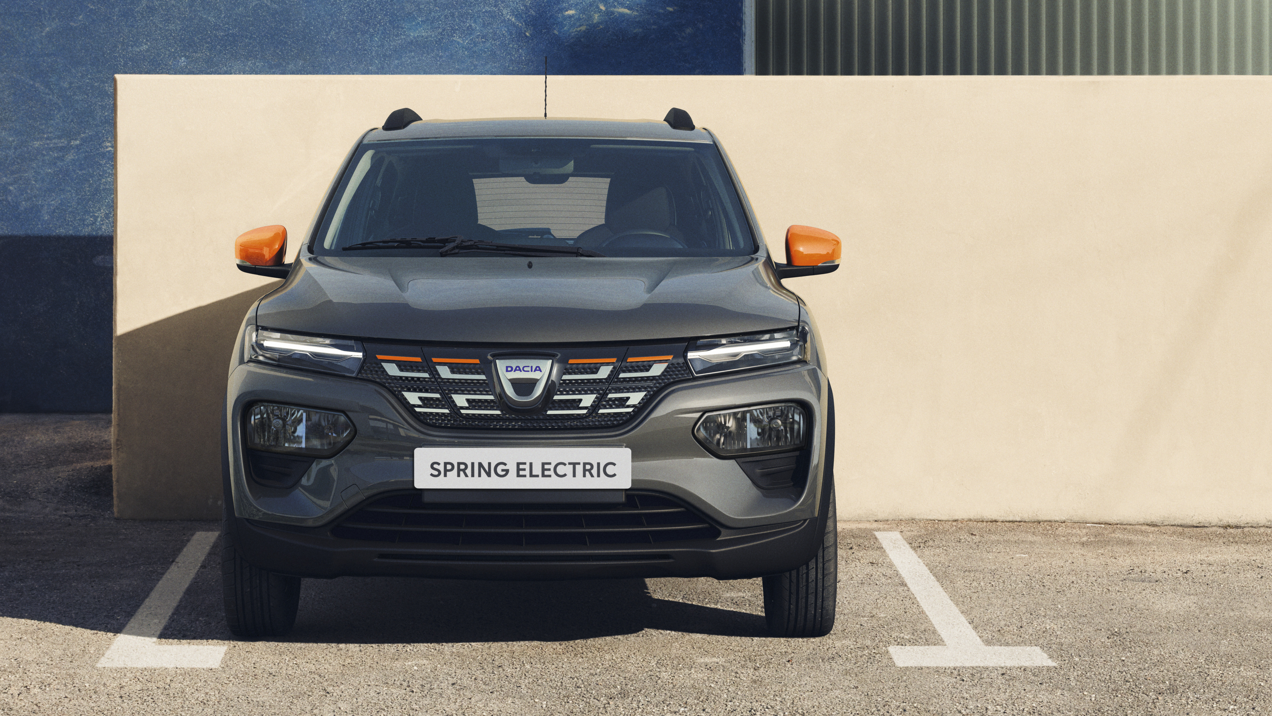 Dacia Spring täiselektriline kere esiosa nisa kahevärviline kere