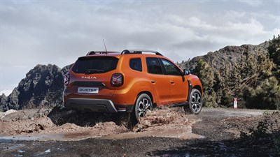 Uus oranž Dacia Duster soodne maastur uus logo tagaosa