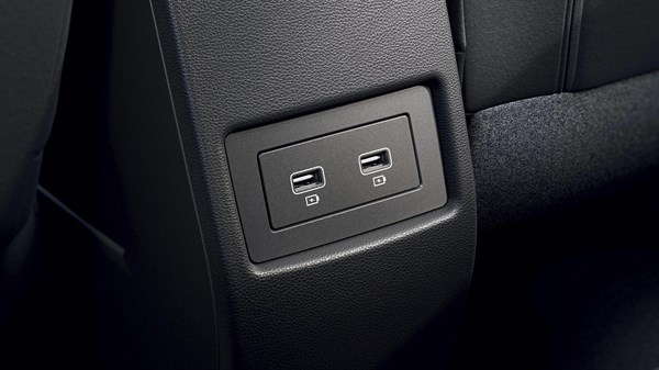 Dacia Duster ergonoomiline keskkonsool USB liides käetugi panipaigaga