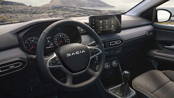Uus Dacia Jogger oranž seitsmekohaline pereauto soodne sisekujundus puuteekraan mugavus